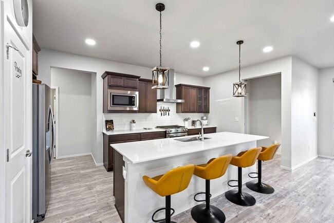 Building Photo - 4 Bedroom, 3 Bathroom 2.8 miles from Old T...