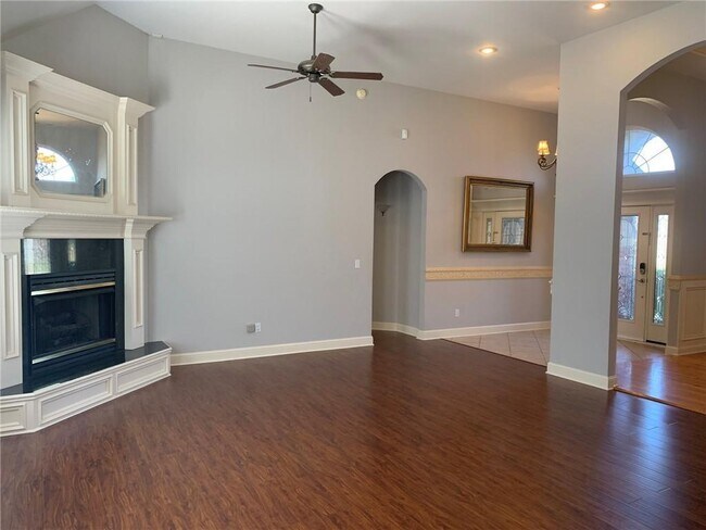 Building Photo - 5604 S 43rd St