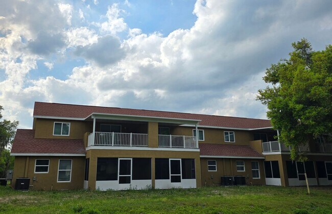 Building Photo - Gorgeous Brand-New 3/2 Townhome in Lakeside!!!!