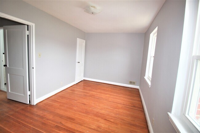 Building Photo - 2304 N Dukeland St