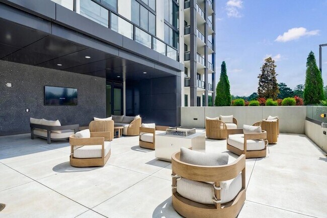 Building Photo - 2425 Peachtree Rd