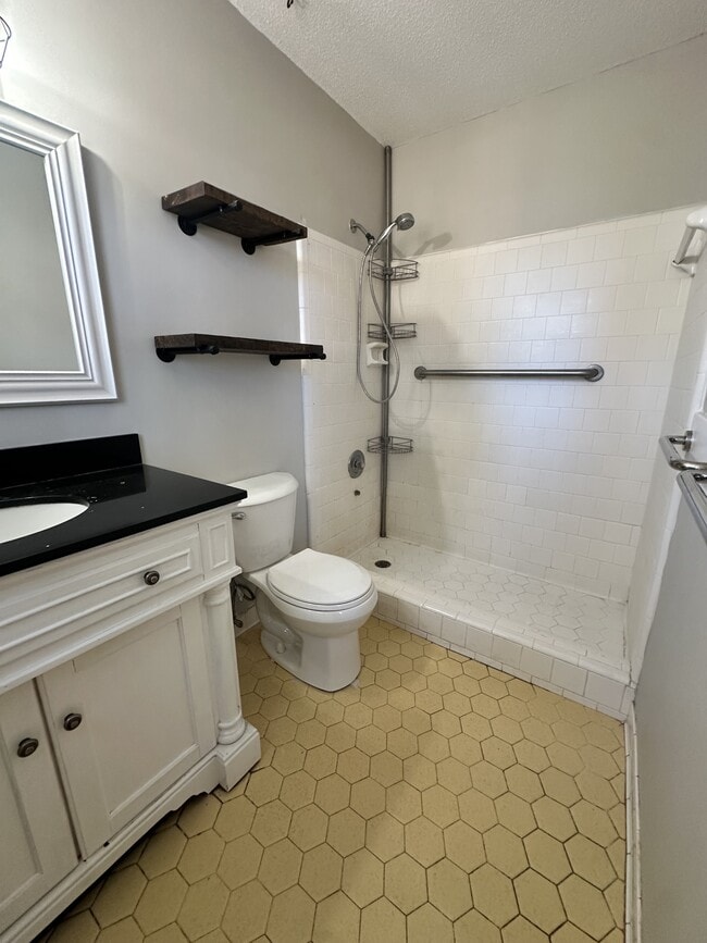 Building Photo - 38 Helmsman Ct