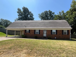 Building Photo - Large 4BR/2BA Whitehaven Home | 2,393 Sq Ft, Stone Fireplace, Hardwood BRs & 2-Car Garage