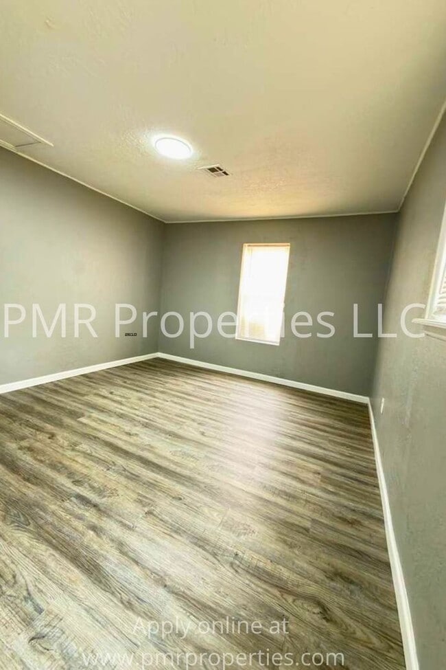 Building Photo - 409 NW Glendale Dr