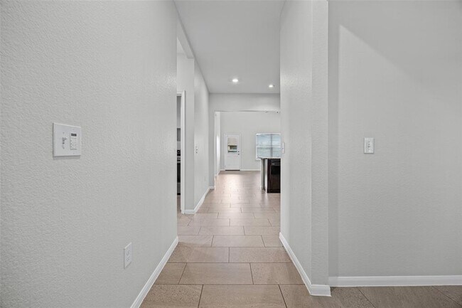 Building Photo - 518 Luna Vista Dr