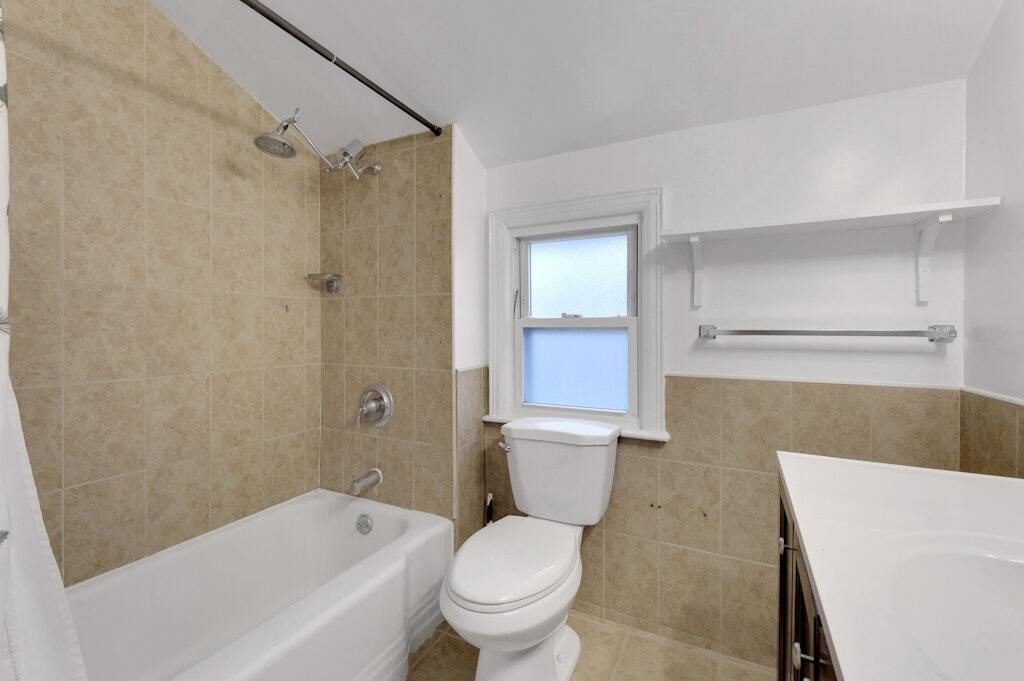 Building Photo - 95 Grove St