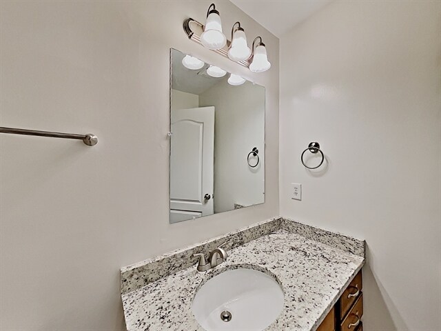 Building Photo - 447 Titans Cir
