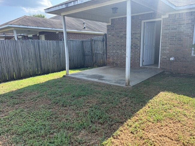 Building Photo - 102 S East St