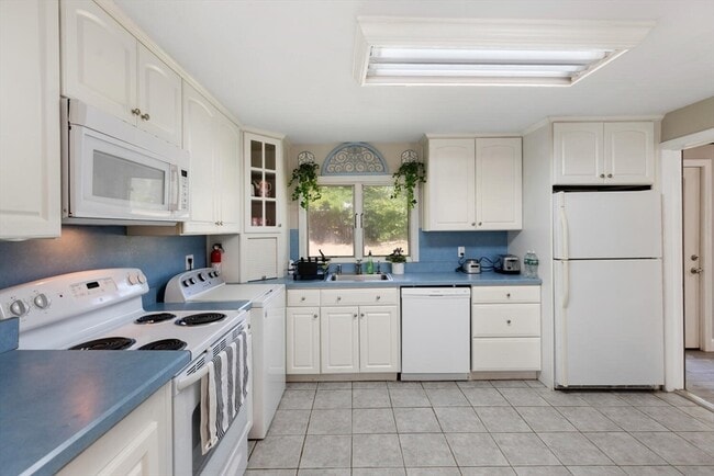 Building Photo - 18 Brookfield Dr