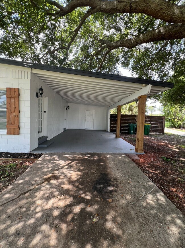 Building Photo - 1221 Cypress Ln