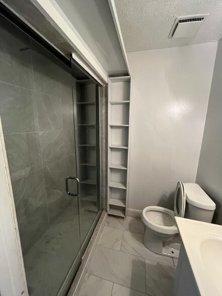 Building Photo - 1074 Sparrow Ct