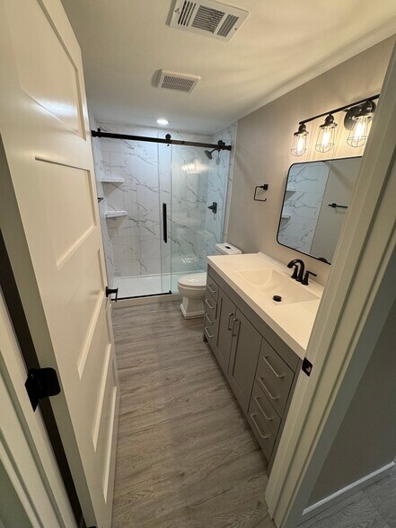 Building Photo - 2740 W Glenpark Dr