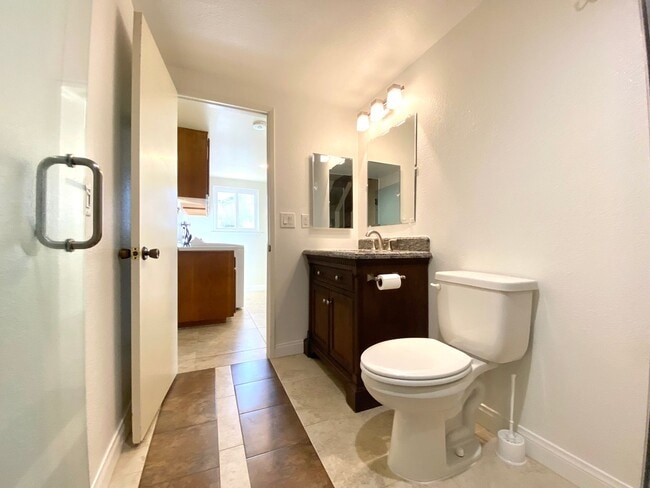 Building Photo - Gorgeous 3 bed 3 bath home in Thousand Oaks - First Time Rental!