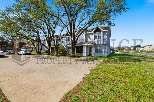 Building Photo - 7302 W Douglas Ave