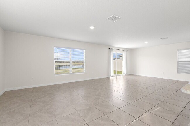 Building Photo - "Spacious 4-Bedroom Retreat with 3 Full Baths - 2260 Sq Ft of Comfort in Parrish, FL!"