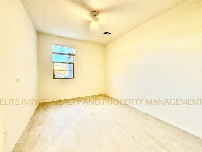 Building Photo - 9365 N Peridot Vis Ave