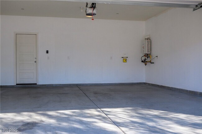 Building Photo - 632 Cultures St