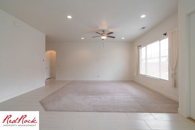 Building Photo - Pet Friendly 4 Bedroom Little Valley Home ...