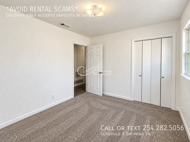 Building Photo - 3306 Shady Hill Dr