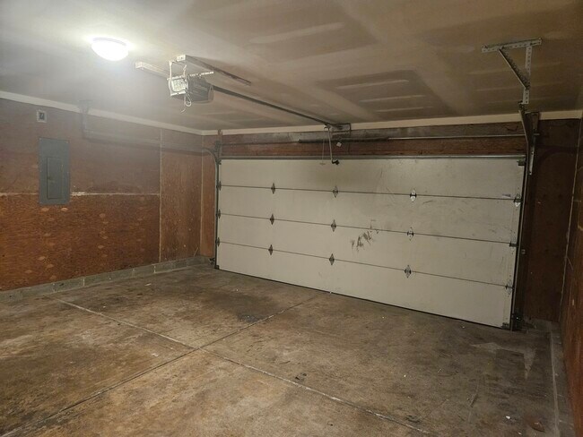 Building Photo - 5835 Cedar Lake Dr