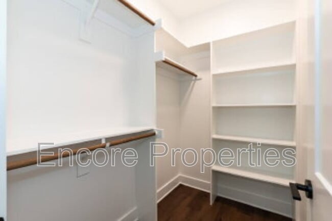 Building Photo - 1406 Gearwood Ave