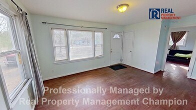 Building Photo - 2 BD/1 BA on Wooded Lot Near Hines Farm Park and Stables