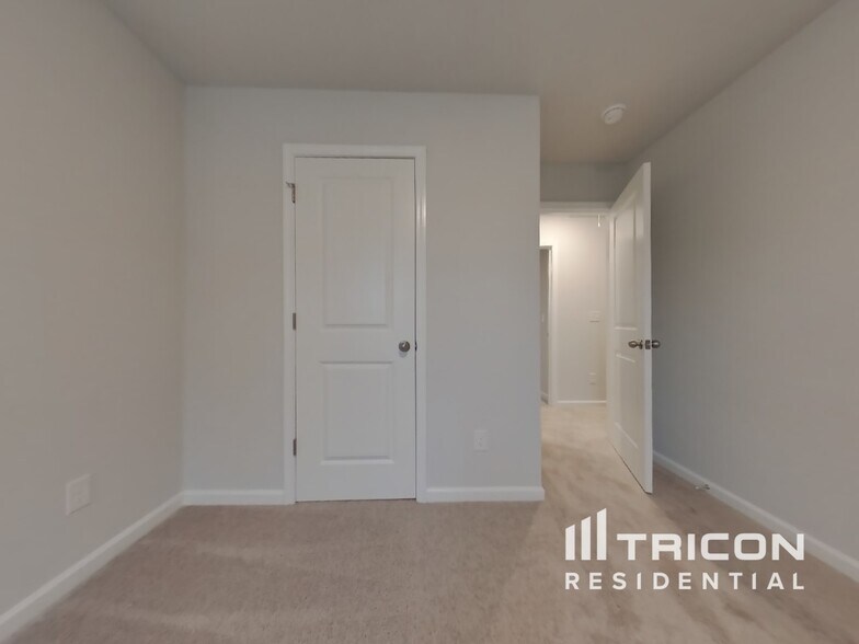 Building Photo - 416 Wallace Cir