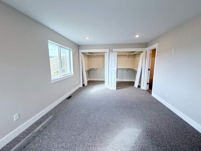 Building Photo - 7212 Shaver Dr