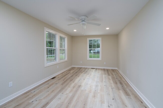 Building Photo - 185 Garden Ln