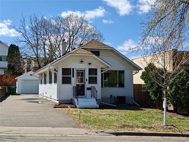 Primary Photo - 1332 Jersey Ave S