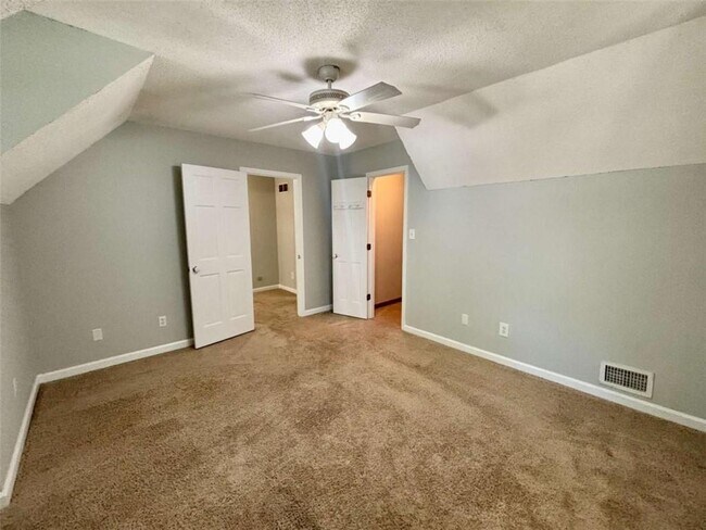 Building Photo - 665 Gregory Manor Dr SW