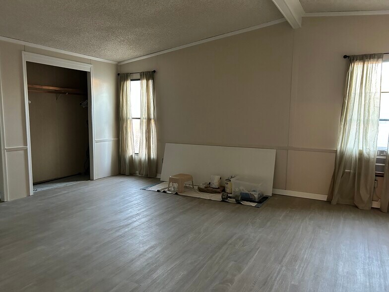 Master Bedroom - 917 Castle Rock St