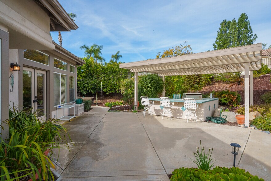 BBQ Area - 16880 Saint James Dr