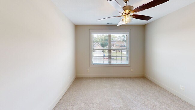 Building Photo - Stylish Veridian Townhome with Main-Level Primary Suite, Large Kitchen Island and Covered Back Patio