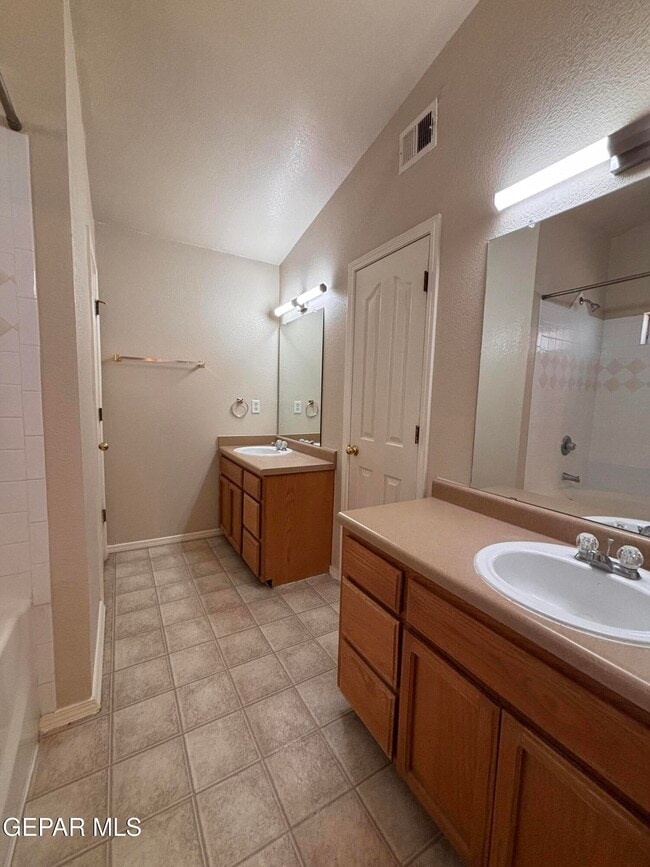 Building Photo - 6164 River Park Pl