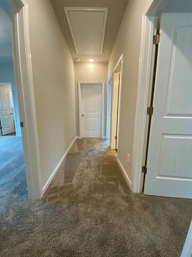 Building Photo - Gorgeous 3 bedroom home!