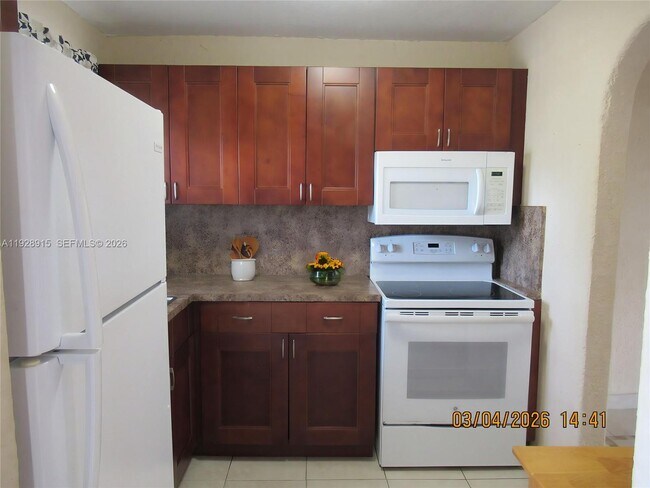Building Photo - 8285 Sunrise Lakes Blvd