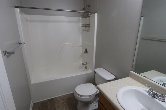 Building Photo - 156 Shadowhill Ln SW