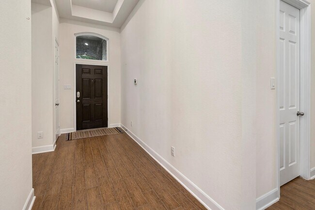 Building Photo - 1810 Daly Way