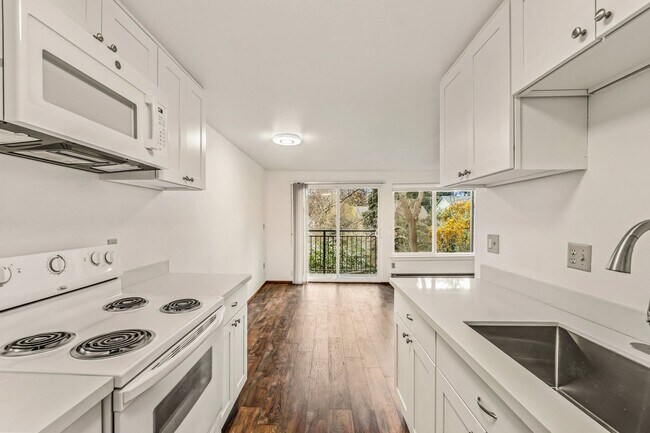 Building Photo - 715 N 130th St