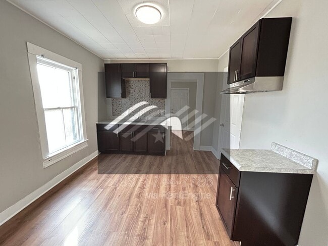 Building Photo - 211 Alaska St