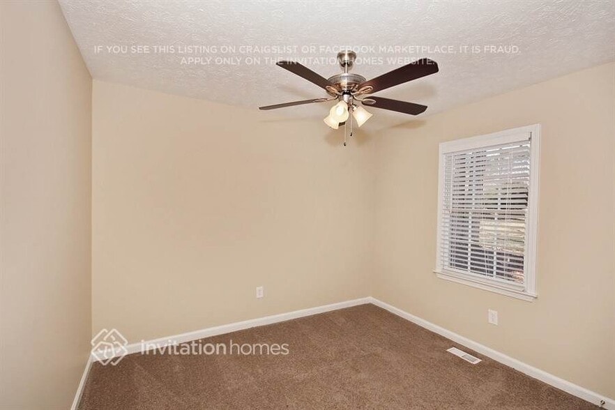 Building Photo - 166 Bluebird Dr