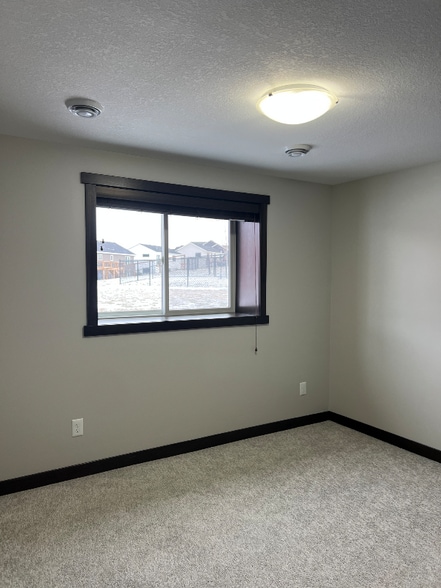 Building Photo - 622 15th Ave NE