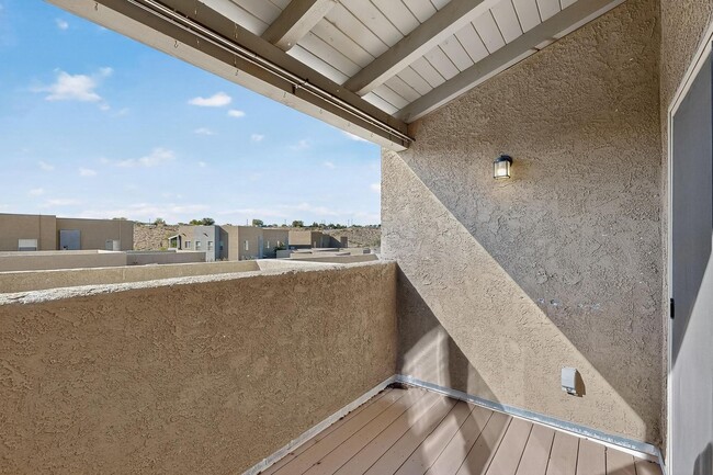 Building Photo - Executive 2 story Town house 4 Bedroom 3 b...