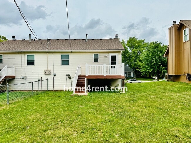 Building Photo - Updated Kitchen, Composite Deck and Refrig...