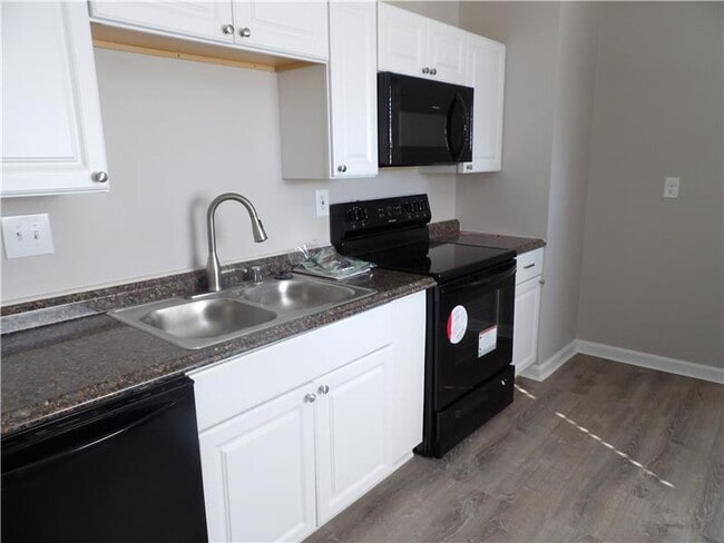 Building Photo - 122 Tracy Ln