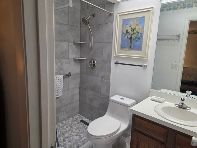 Building Photo - 4 Lake Vista Trail