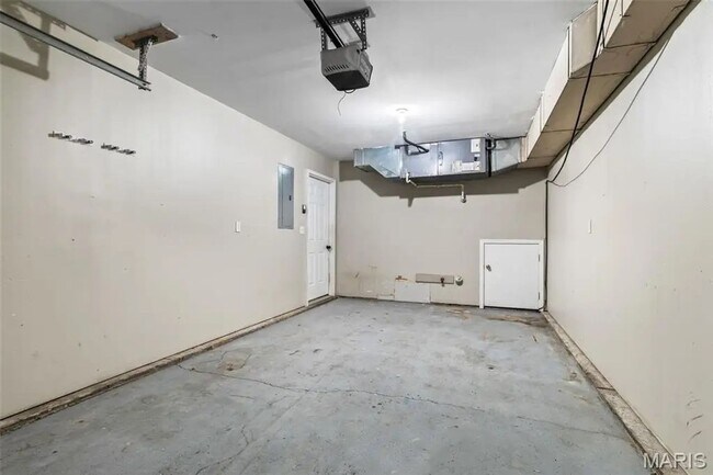 Building Photo - 1835 Woodland Trl