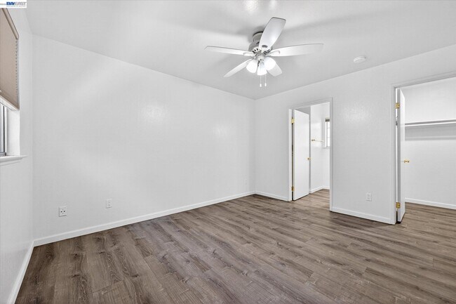 Building Photo - 2032 Newport Dr