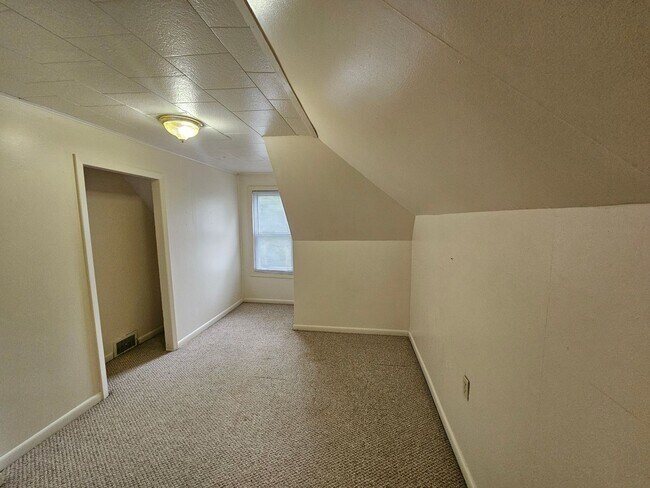 Building Photo - 377 Gilmore St